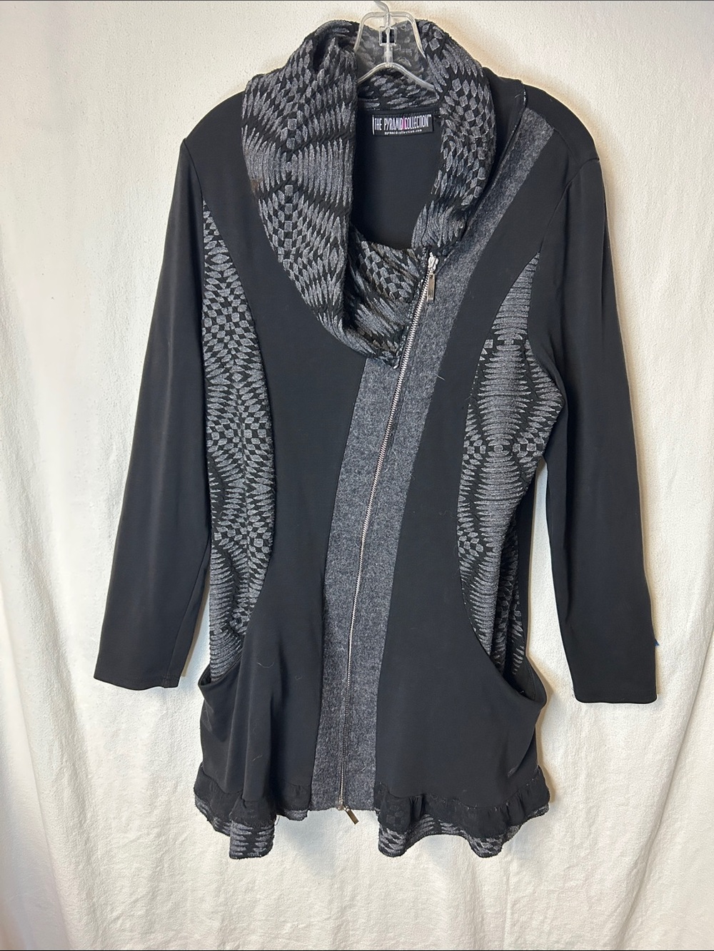 Pyramid Collection Women’s Black & Gray Zip-Front Sweater Jacket Size XL